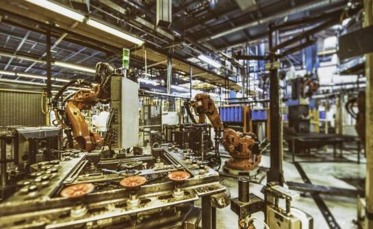 Innowacyjne technologie w sprzątaniu w halach produkcyjnych