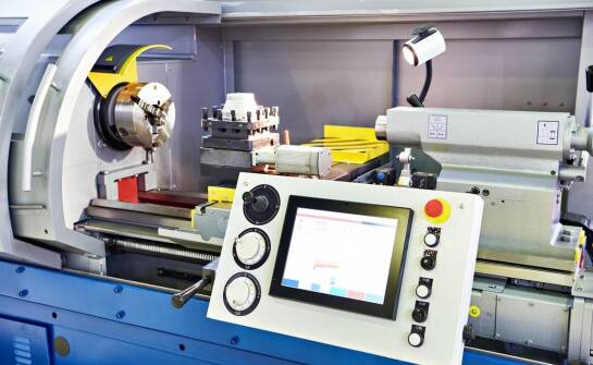 Wpływ modernizacji maszyn na kosztową efektywność obróbki CNC