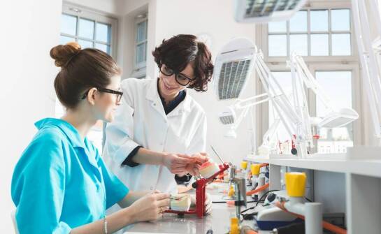 Protetyka stomatologiczna – jak przywracamy pełne funkcje uzębienia?