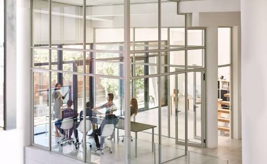 W jaki sposób agencja zarządza krótkoterminowym wynajmem?