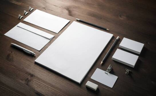 Jakie korzyści niesie ze sobą druk teczek do potrzeb firmowych?