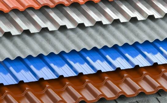 Porównanie trwałości blachodachówki z innymi pokryciowymi materiałami