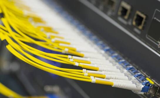 Jak wybrać odpowiedni światłowodowy reflektometr do specyficznych potrzeb?