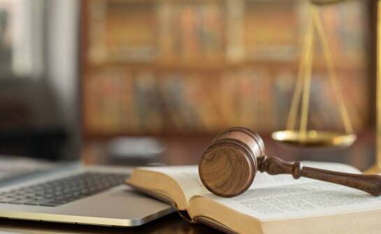 Jakie aspekty wziąć pod uwagę przy wyborze adwokata do sprawy rozwodowej?