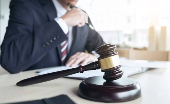 Czy w pierwszym roku działalności gospodarczej warto korzystać z obsługi prawnej dla firm?