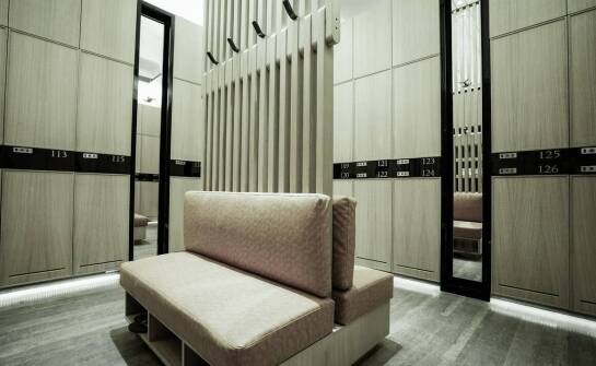 Podświetlane lustra w przestrzeniach fitness: estetyka i motywacja