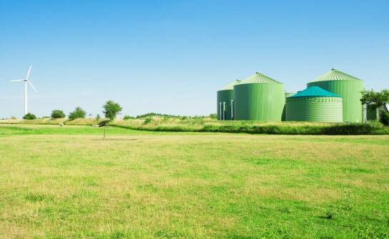 Zalety integracji kotłów zgazowujących drewno z innymi odnawialnymi systemami