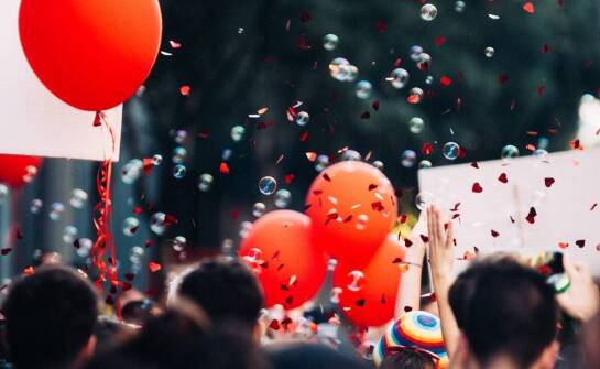 Jak dostosować reklamowe flagi do różnych rodzajów eventów?