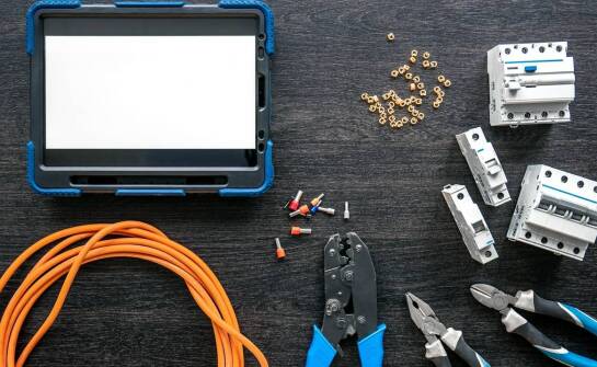 Skuteczność szczypiec do cięcia kabli w pracach instalacyjnych.