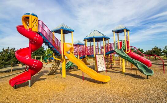 Rola huśtawek bocianiego gniazda w edukacji i rozwoju dzieci na placach zabaw