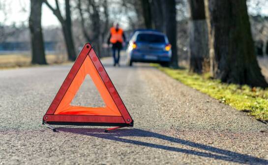 Jak pomoc drogowa reaguje na wezwania w nagłych sytuacjach drogowych?