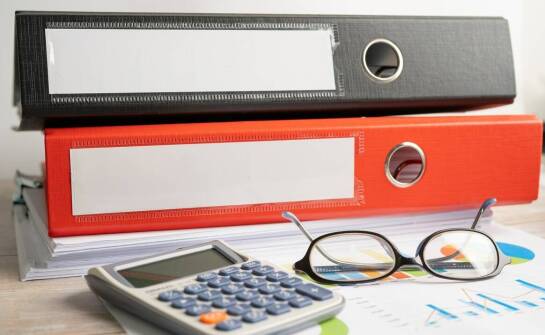 Jak reklamowe segregatory mogą wspierać Twoją strategię marketingową?