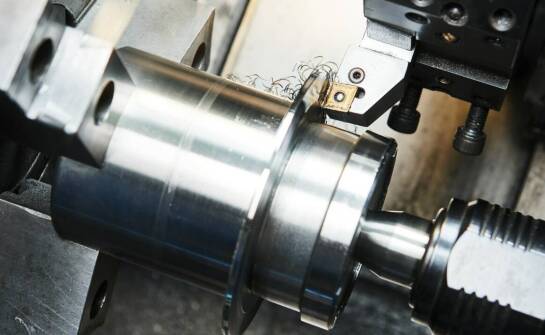 Wykorzystanie technologii CNC w toczeniu na automatach – analiza korzyści.