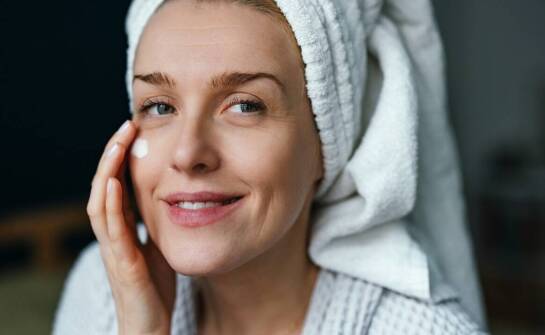 Jak nawilżające zabiegi wpływają na kondycję problematycznej skóry?