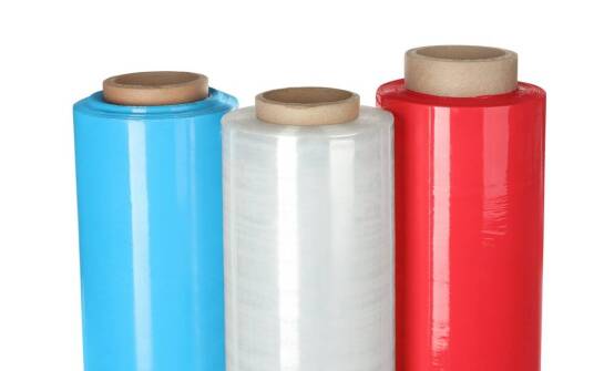 Folia termokurczliwa a jej wpływ na estetykę zbiorczych opakowań