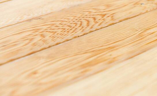 Charakterystyczne cechy wysokiej jakości desek z drewna iglastego