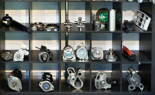 Jakie są różnice między dostawcami części Mercedes w Warszawie?