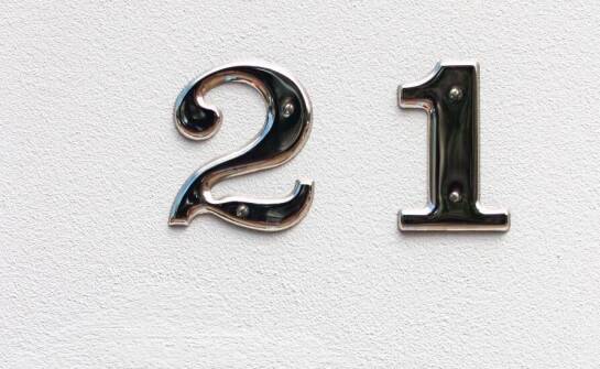 Zalety aluminiowych numerów domów na elewacjach w projektach architektonicznych