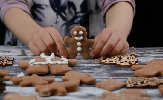 Jak foremki na pierniczki pomagają w nauce tradycyjnych technik wypieku?