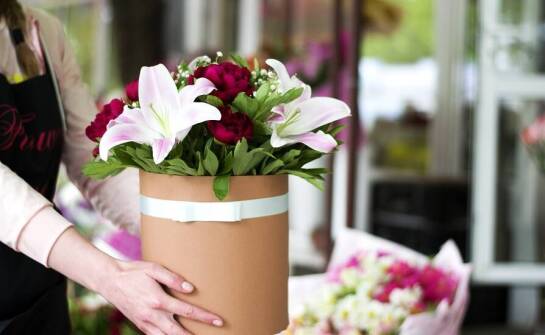 Jakie kwiaty najlepiej sprawdzają się w codziennej dostawie?