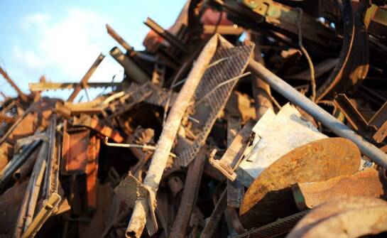 Jakie są korzyści dla klientów biznesowych ze sprzedaży złomu kolejowego?