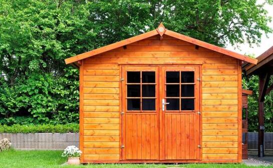 Zalety budynków gospodarczych drewnianych w gospodarstwie domowym