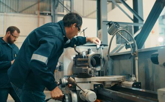 Profesjonalne toczenie bębnów hamulcowych a wydajność układu hamulcowego