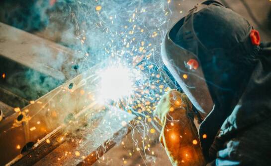 Jak stal czarna przyczynia się do innowacji w przemyśle ciężkim?