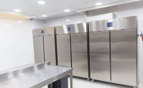 Jak serwis urządzeń chłodniczych wpływa na redukcję kosztów operacyjnych?