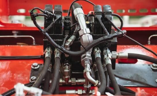 Kluczowe korzyści z zastosowania zasilaczy hydraulicznych w chłodniach