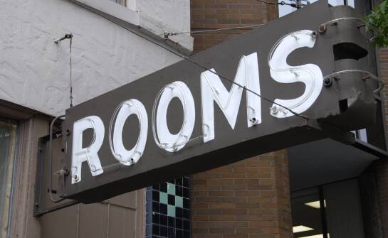 Jak nasze pokoje gościnne w Tychach przyciągają turystów szukających spokoju i natury?