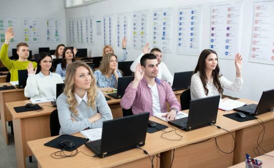 W jaki sposób kursy chemiczne online wspierają przygotowanie do egzaminu?