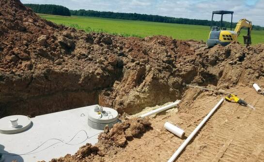 Jakie technologie wspierają posadowienie budynków na terenach podmokłych?