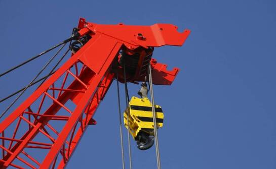 Rola cięto-tłoczonych szczebli w zapewnieniu bezpieczeństwa na suwnicach