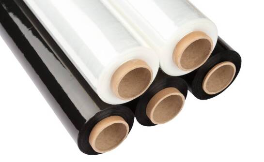 Folia stretch a jej rola w organizacji przestrzeni magazynowej