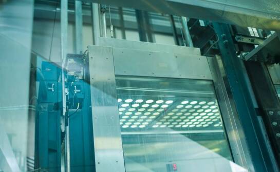 Innowacyjne rozwiązania dla towarowych wind: co nowego w branży?