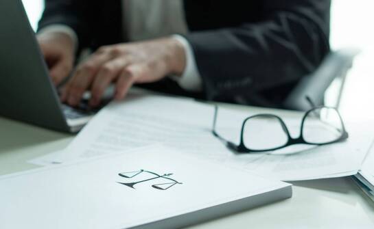 Kluczowe aspekty prawne przy restrukturyzacji przedsiębiorstwa