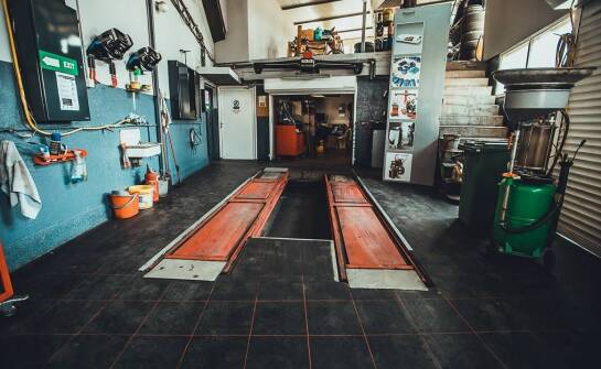 Przewaga dwukolumnowych podnośników hydraulicznych nad innymi rozwiązaniami