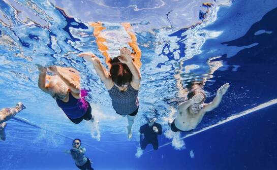 Jak nauka pływania wzmacnia pewność siebie u dzieci w przedszkolu?