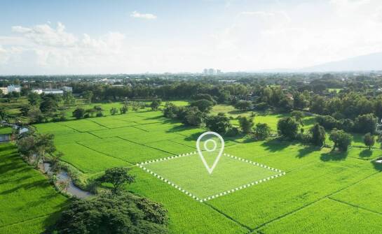 Jakie prawne aspekty wpływają na operat szacunkowy nieruchomości rolnych?