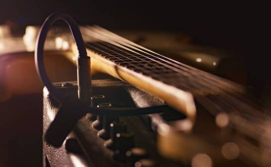 Lampowe czy tranzystorowe wzmacniacze: Który wybrać do swojej gitary?