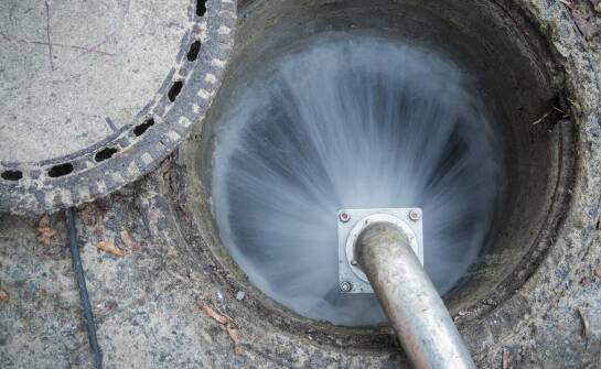 Jak skutecznie usunąć korzenie z rur i poprawić drożność systemu?