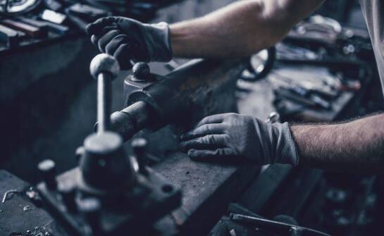 Skuteczna naprawa mechanicznych podzespołów - jak zwiększa efektywność?