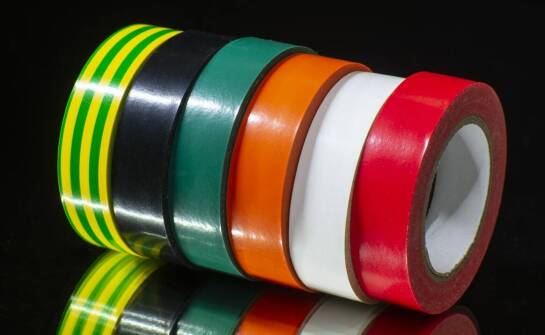 Jak dobór kleju wpływa na jakość i funkcjonalność PVC etykiet?