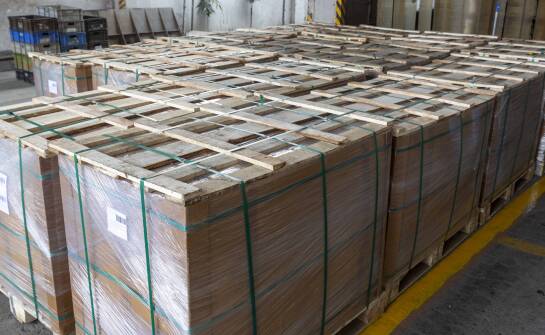 Rola taśm do pakowania palet w optymalizacji procesów magazynowych