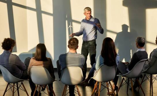 Jak kursy energetycznych grup wspierają bezpieczeństwo pracy?