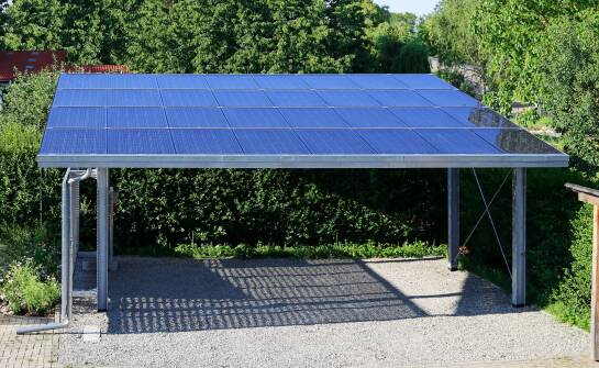 Anwendung von Photovoltaik-Carports in der Landwirtschaft