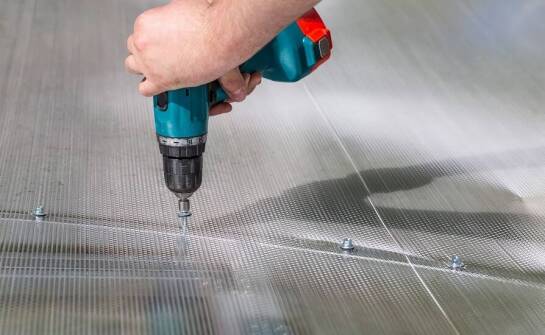 Praktyczne wskazówki dotyczące montażu litego poliwęglanu