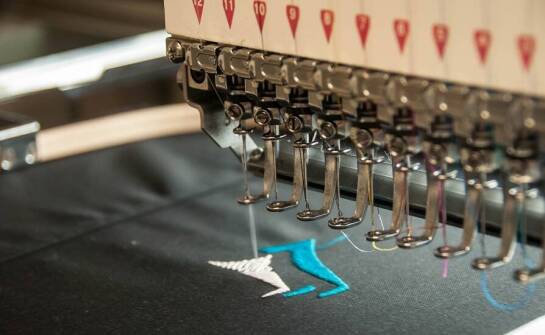 Sztandar na zamówienie dla Twojej instytucji: Kluczowe aspekty projektowania