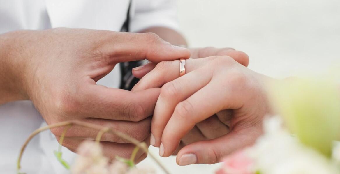 Jakie znaczenie ma wybór ślubnego fotografa dla uchwycenia emocji dnia?